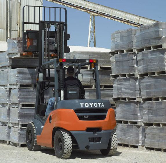 Toyota Mid Ic Pneumatic Forklift 8 000 To 11 000 Lb Capacity