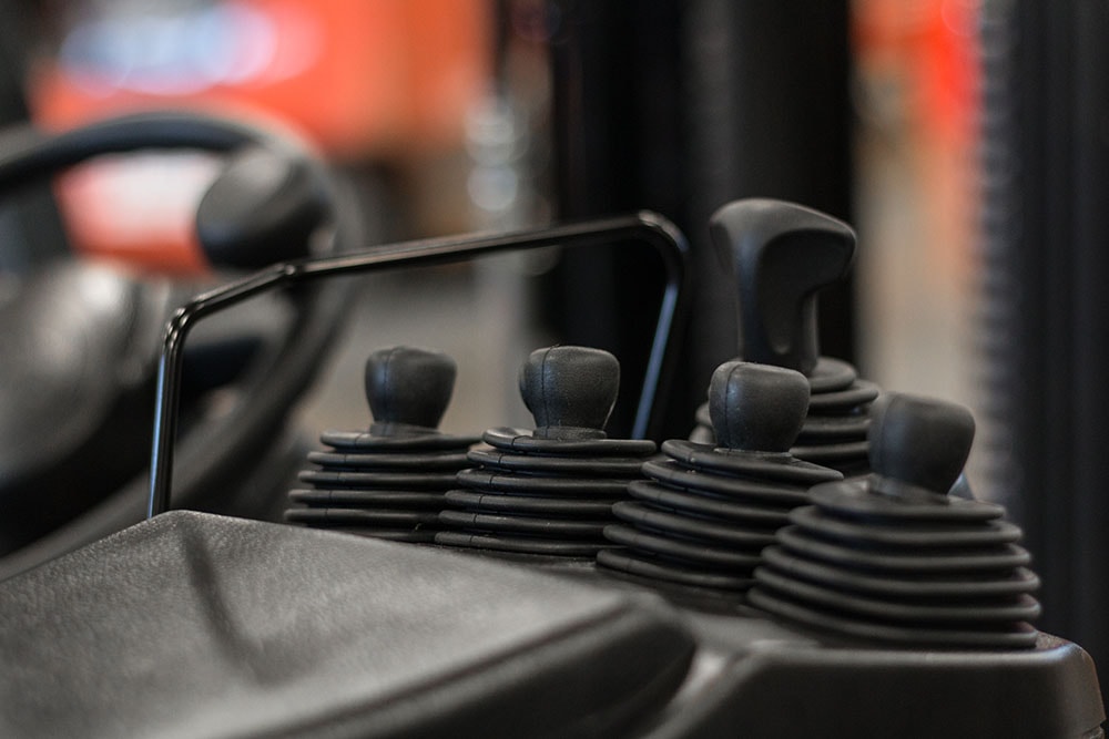 hydraulic finger tip controls for forklift operators
