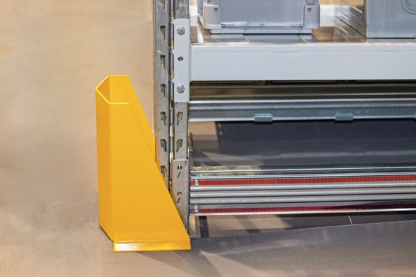 warehouse-racking-corner-bumpers Metal pallet racking protector