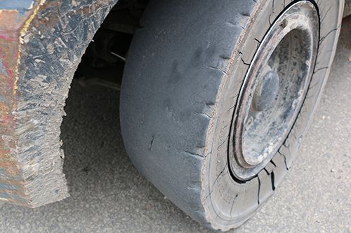 Can you put pneumatic tires on a cushion tire forklift? - FleetNow