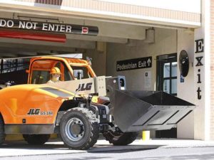 G5-18A telehandler with shovel attachment