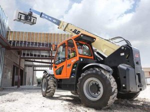 jlg 1644 telehandler at construction site