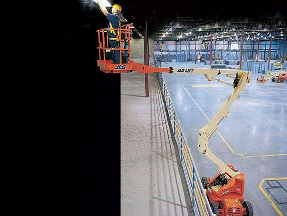 jlg e450 series boom lift performs factory maintenance