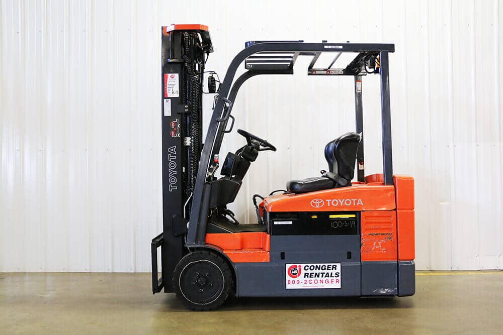 2008 Toyota 4,000 lb. 3-wheel electric forklift