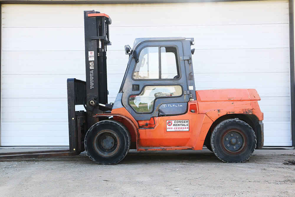 17,500 lb. pneumatic forklift with dual drive tires