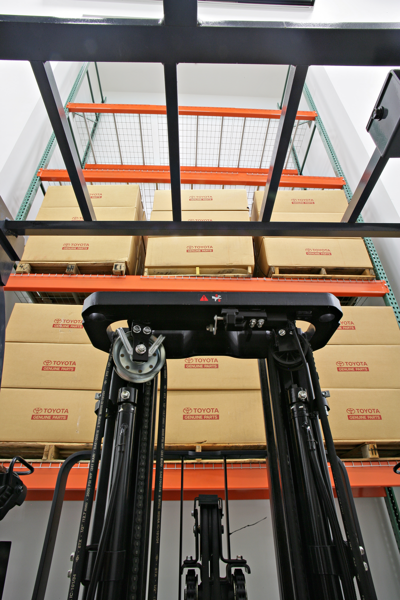 Toyota 3-Wheel Electric Forklift Close Up Front Mast View