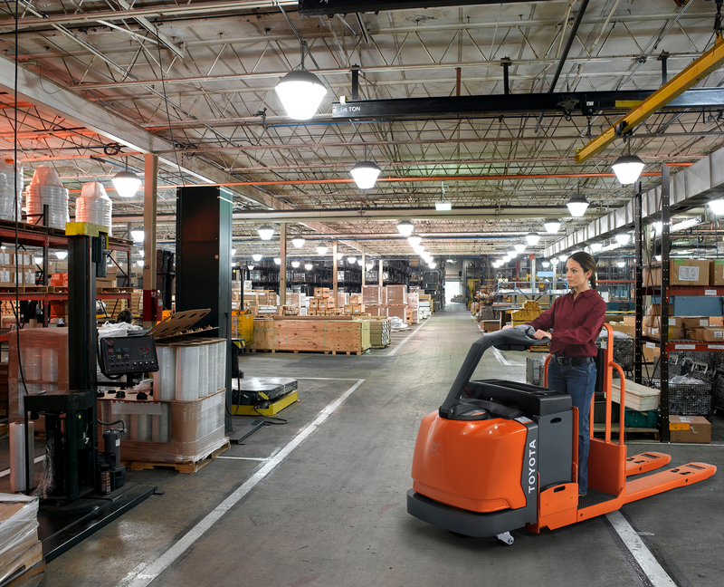 Toyota Center-Controlled Rider Pallet Jack Application Photo (1)