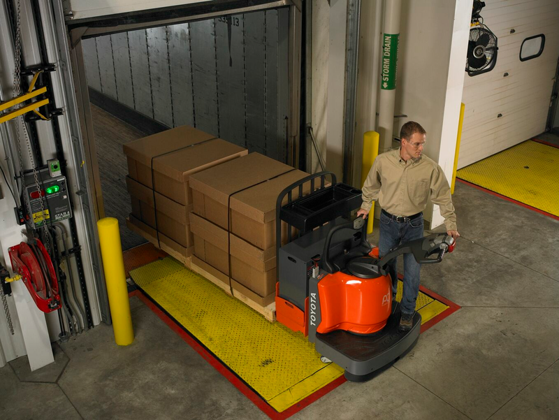 Toyota End-Controlled Rider Pallet Jack Application Photo (2)