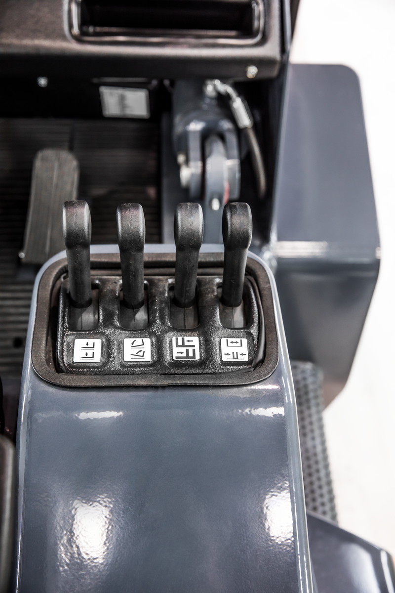 Toyota High-Capacity IC Cushion Forklift Close Up Controls
