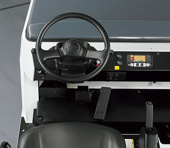Large Tow Tractor_3TE_Close-Up_Steering