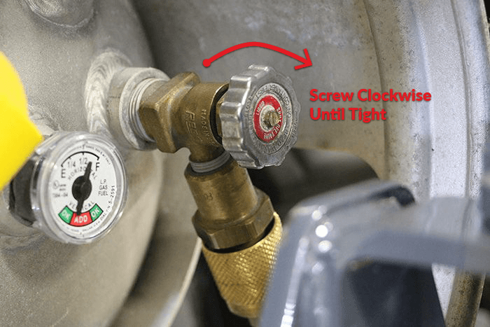 Screw-LP-Knob-Clockwise-Until-Tight Imagine showing which way to turn an LP tank knob to shut off the fuel