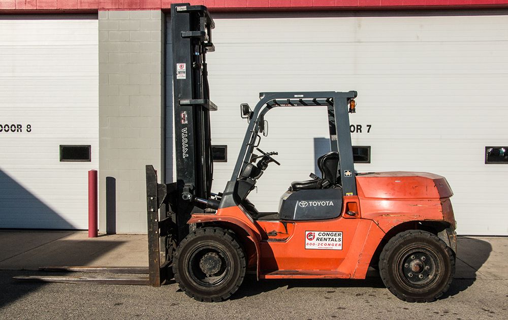 15,500 lb. pneumatic forklift with dual drives
