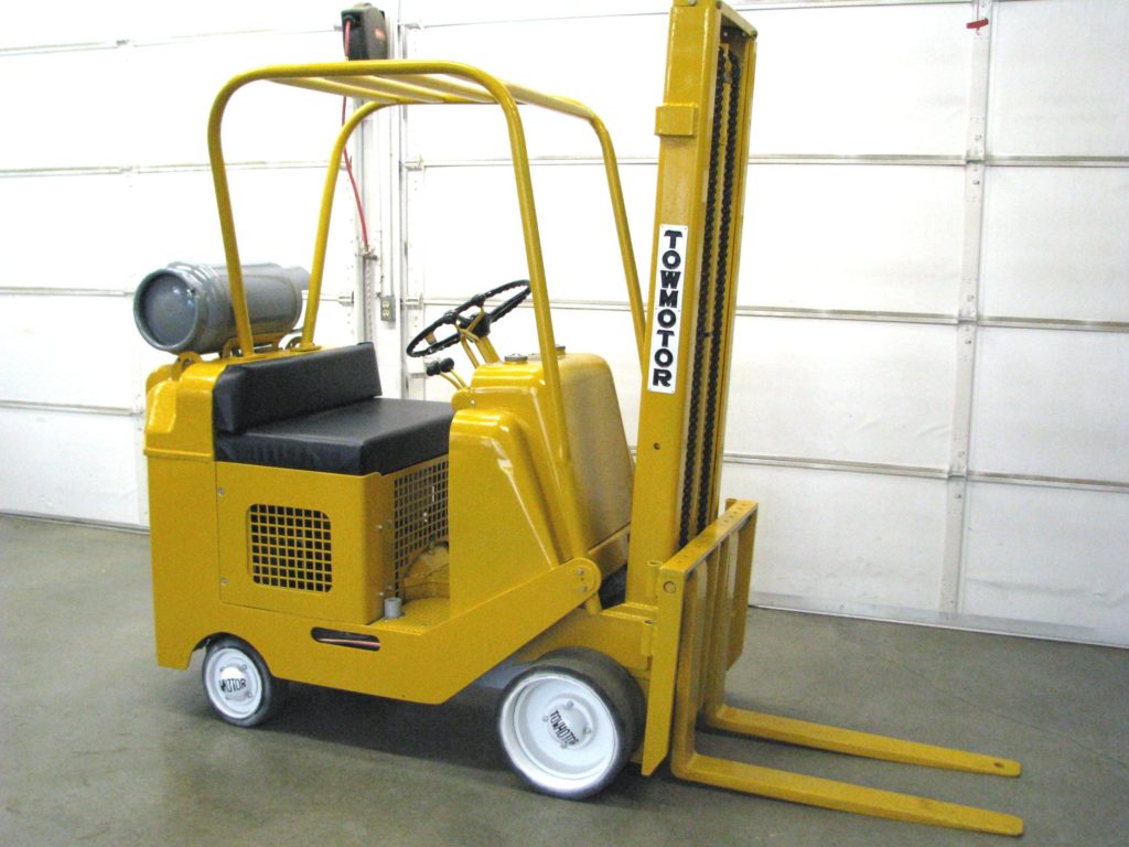 Antique Towmotor forklift restored