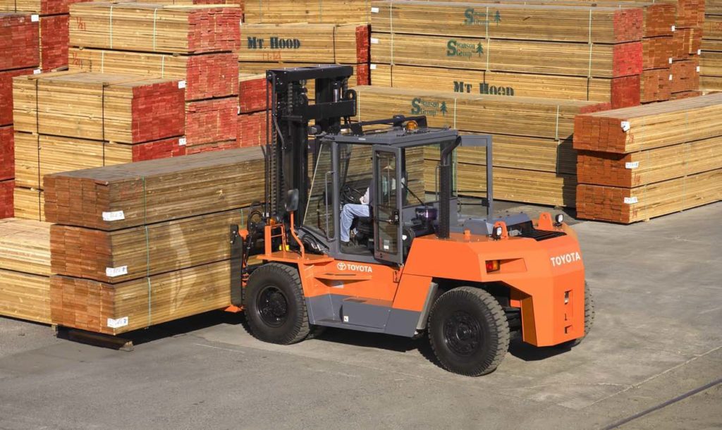High-capacity pneumatic forklift