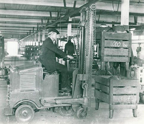 The world's first forklift from 1924