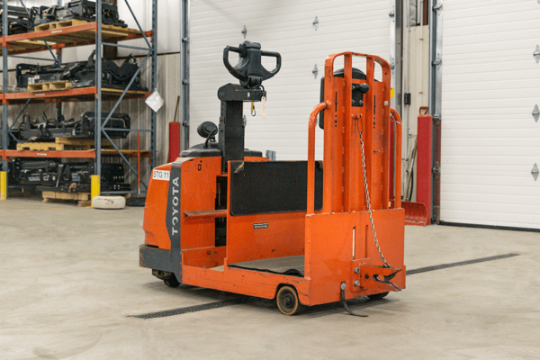 N020_Used_Tow_Tractor