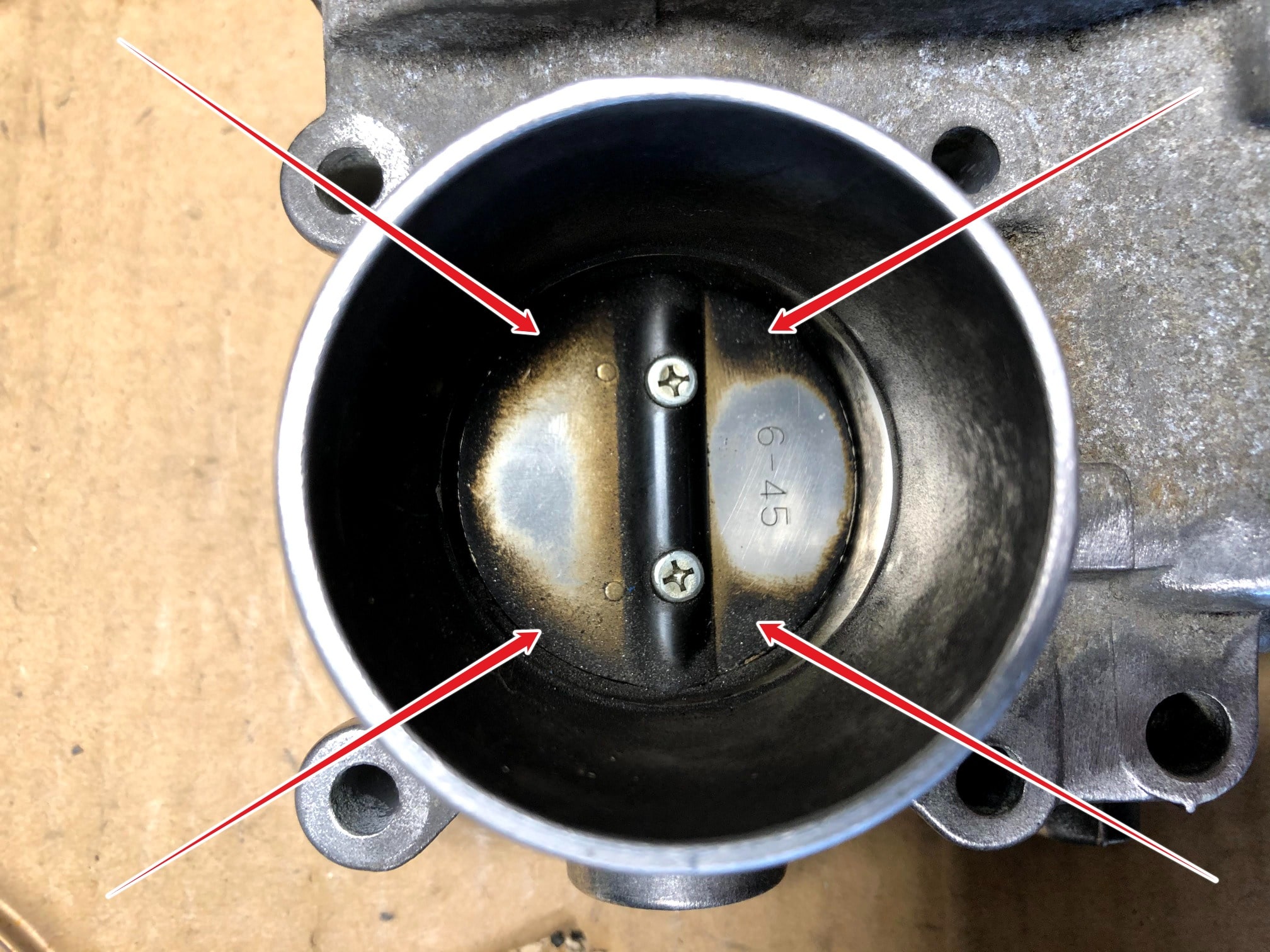 Deposits on the butterfly mechanism of a Toyota forklift throttle body