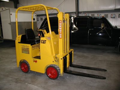 A 1966 Towmotor featuring an overhead guard to protect the operator