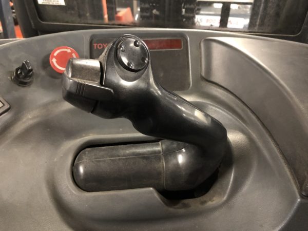 A joystick with integrated hydraulic functions on a reach truck