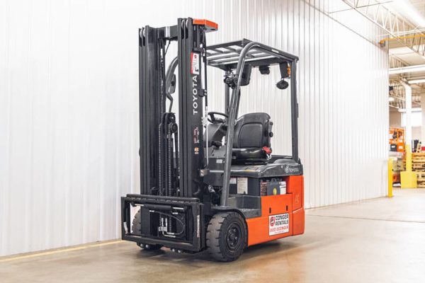 A three-stage mast on a Toyota electric forklift