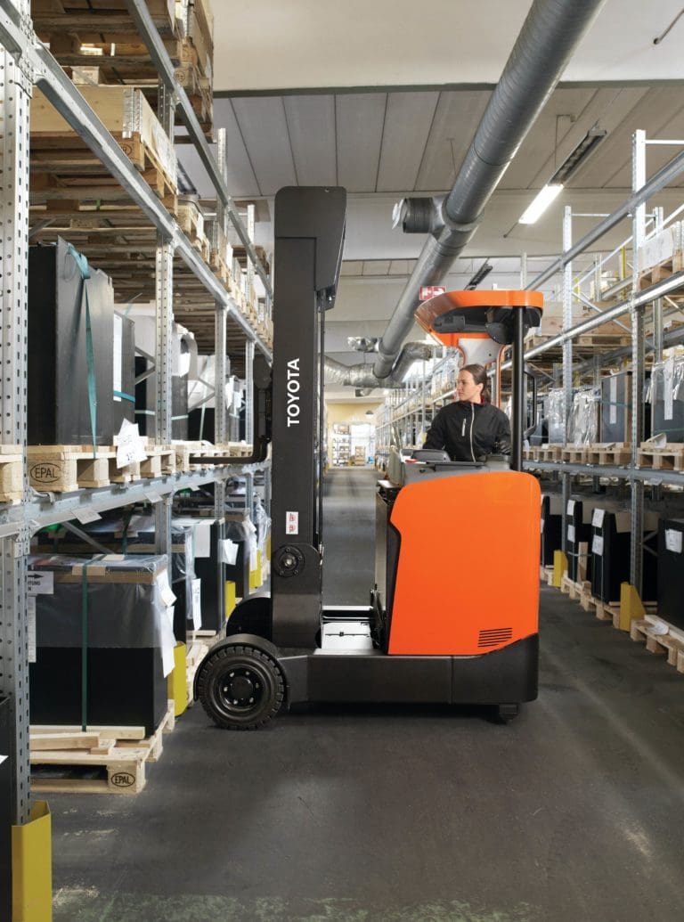 New Toyota Moving Mast Reach Truck // RRE160HR