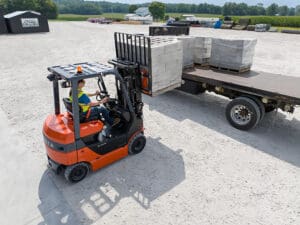 Toyota 48-80V Electric Pneumatic lifting pallet onto a truck