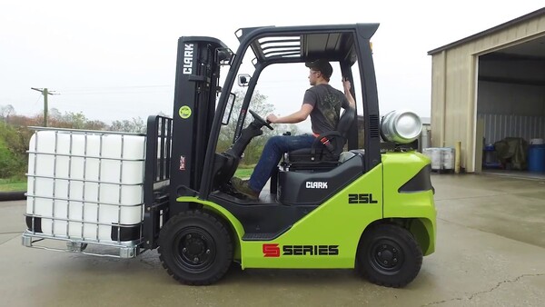 An operator moving a pallet with a CLARK 25L internal combustion forklift