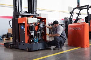 8-Series Order Picker_Application_Technician_5