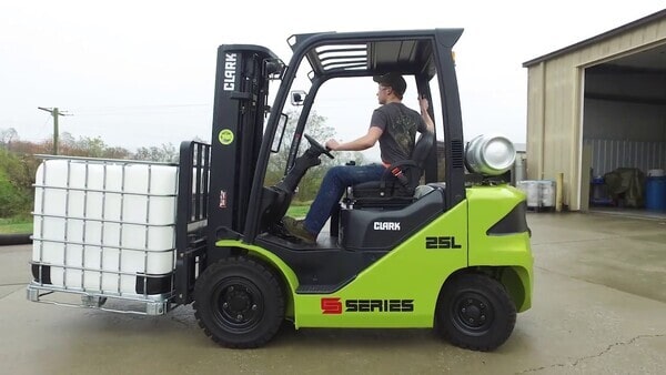 A CLARK 25L LPG forklift with pneumatic tires carrying a liquid container