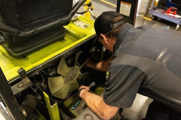 conger-industries-forklift-technician-maintenance-clark A Conger Industries forklift technician conducting repairs on a CLARK forklift