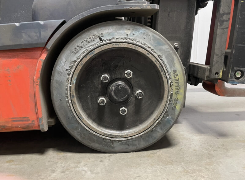 E-017029 Tires