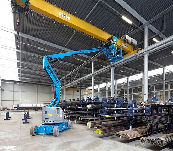 Z-3422 Operator in Platform (Action Shot)